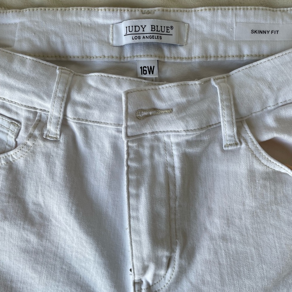 Judy Blue White Cropped Denim 16W
